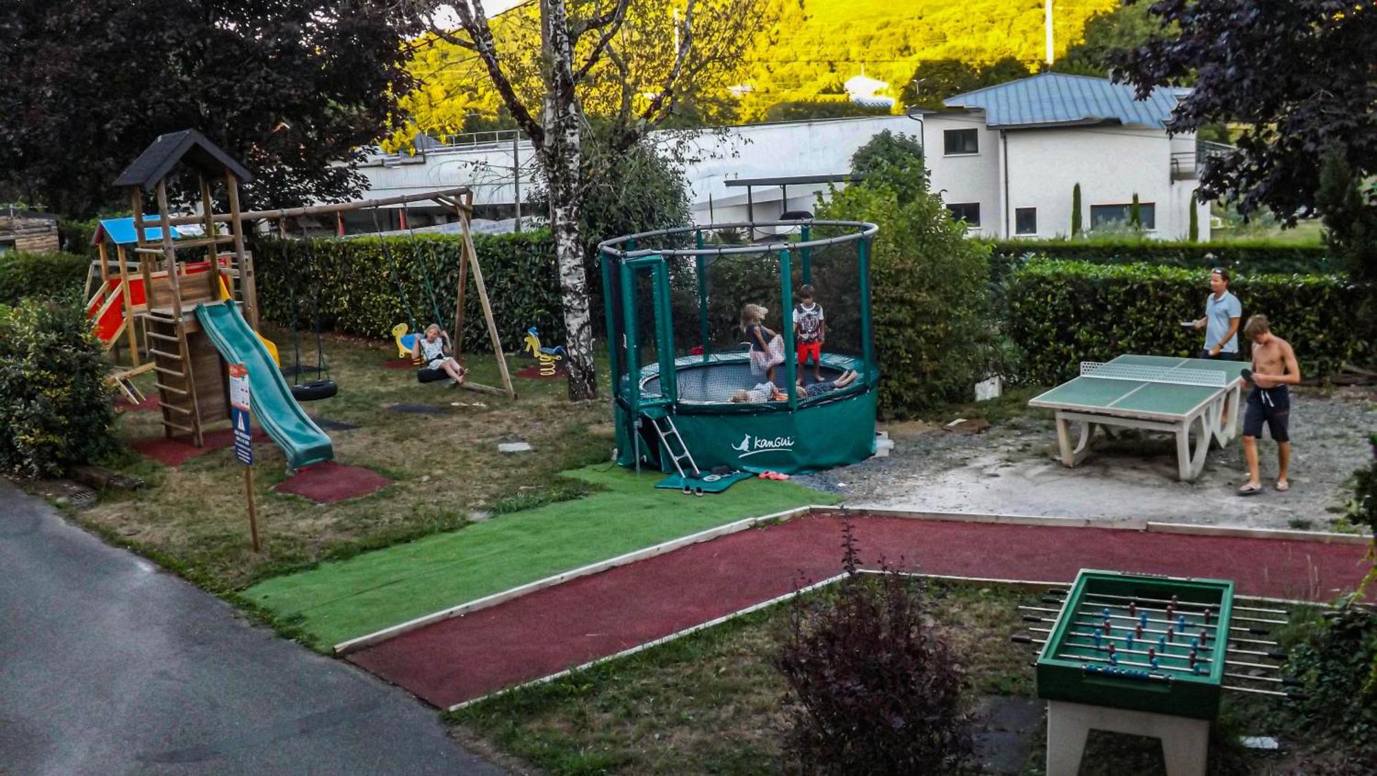 Camping Plein Soleil Lurdy Exteriér fotografie